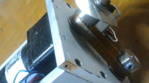 แท่นเลื่อนแกนเดียวขับเคลื่อนด้วยมอเตอร์ เดินห้น้า - ถอดหลังได้ มีลิมิตสวิทช์สั่งป้องกันการชน