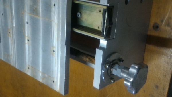 แท่นเลื่อนแกนเดียวขับเคลื่อนด้วยมอเตอร์ เดินห้น้า - ถอดหลังได้ มีลิมิตสวิทช์สั่งป้องกันการชน