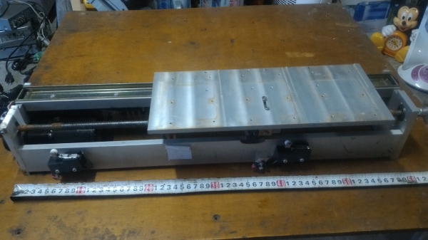 แท่นเลื่อนแกนเดียวขับเคลื่อนด้วยมอเตอร์ เดินห้น้า - ถอดหลังได้ มีลิมิตสวิทช์สั่งป้องกันการชน