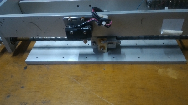 แท่นเลื่อนแกนเดียวขับเคลื่อนด้วยมอเตอร์ เดินห้น้า - ถอดหลังได้ มีลิมิตสวิทช์สั่งป้องกันการชน