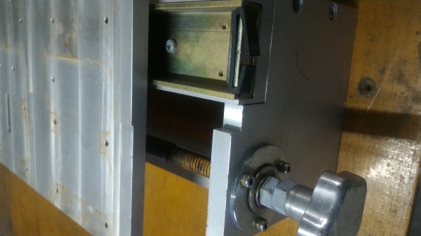 แท่นเลื่อนแกนเดียวขับเคลื่อนด้วยมอเตอร์ เดินห้น้า - ถอดหลังได้ มีลิมิตสวิทช์สั่งป้องกันการชน