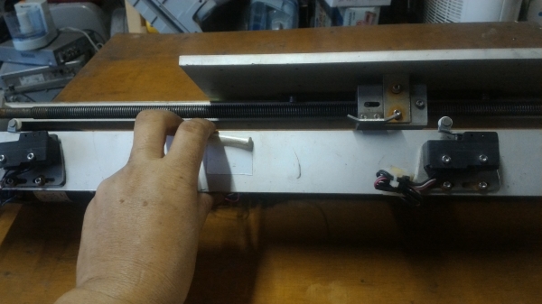 แท่นเลื่อนแกนเดียวขับเคลื่อนด้วยมอเตอร์ เดินห้น้า - ถอดหลังได้ มีลิมิตสวิทช์สั่งป้องกันการชน