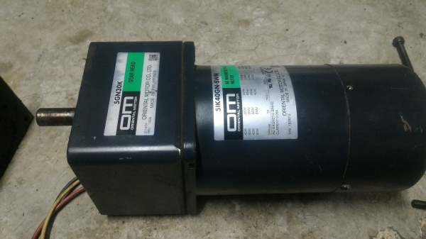 มอเตอร์เกียร์ทด ORIENTAL MOTOR  ขนาด 40 W. ทดแล้วหมุนที่ 46 รอบต่อนาที (มี 2 ตัว )