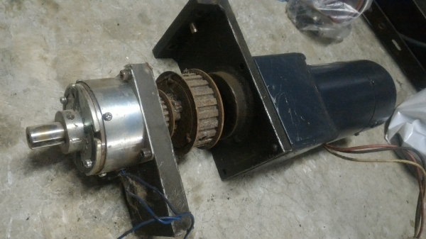 มอเตอร์เกียร์ทด ORIENTAL MOTOR  ขนาด 40 W. ทดแล้วหมุนที่ 46 รอบต่อนาที (มี 2 ตัว )