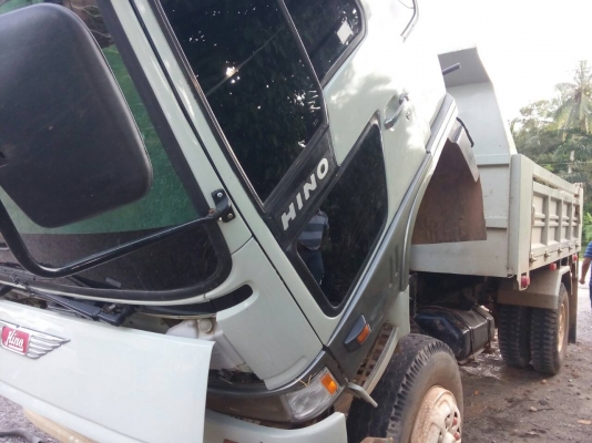 ขายรถบรรทุก 6 ล้อดัมพ์ HINO FF195 แรงม้า กระจกไฟฟ้า ยาง 1000 ราคา 650000