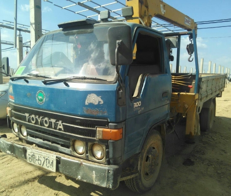 หกล้อ โตโยต้า BU87-115แรง เครน UNIC 2.9ตัน สภาพดีเดิมๆพร้อมใช้ ทะเบียนพร้อมโอน