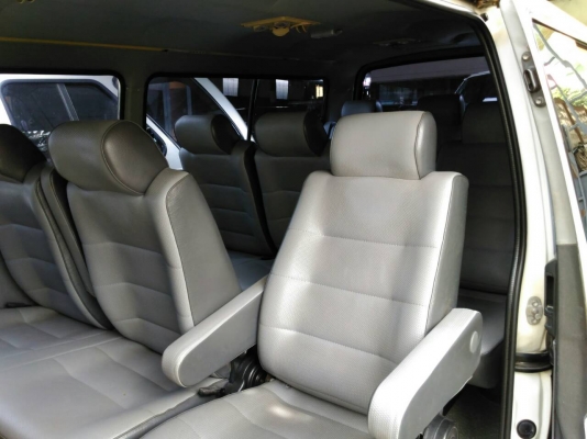 TOYOTA HIACE 3.0พาวเวอร์ปี03เบาะหนัง3แถวเต็ม