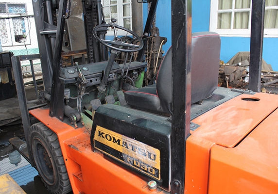 โฟล์คลิฟท์ Komutsu SD-30 เครื่องดีเซล เสา3เมตร ใช้งานได้ปรกติ