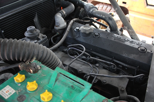 โฟล์คลิฟท์ Komutsu SD-30 เครื่องดีเซล เสา3เมตร ใช้งานได้ปรกติ