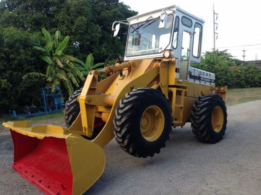 ขายรถตัก Komatsu 510 ; รถเก่าญี่ปุ่น 100\%;  สภาพสวยพร้อมใช้งานได้ทันที สนใจติดต่อ 081-9485494