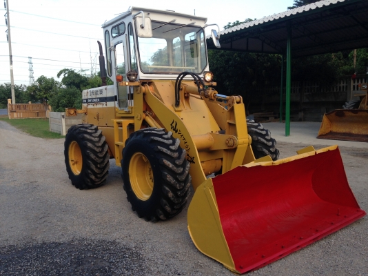 ขายรถตัก Komatsu 510 ; รถเก่าญี่ปุ่น 100\%;  สภาพสวยพร้อมใช้งานได้ทันที สนใจติดต่อ 081-9485494