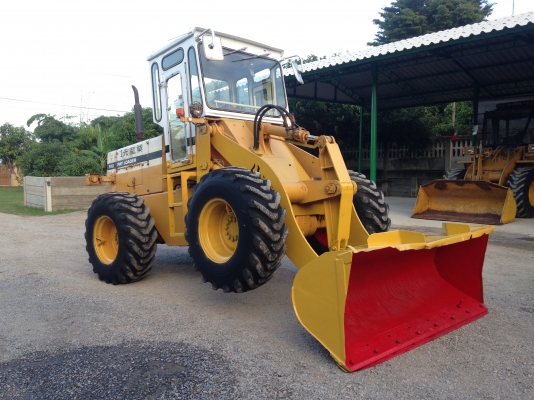 ขายรถตัก Komatsu 510 ; รถเก่าญี่ปุ่น 100\%;  สภาพสวยพร้อมใช้งานได้ทันที สนใจติดต่อ 081-9485494