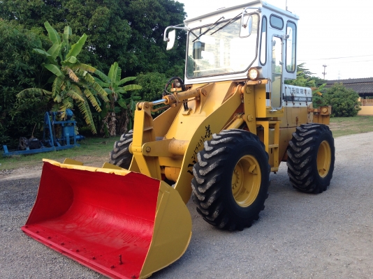 ขายรถตัก Komatsu 510 ; รถเก่าญี่ปุ่น 100\%;  สภาพสวยพร้อมใช้งานได้ทันที สนใจติดต่อ 081-9485494
