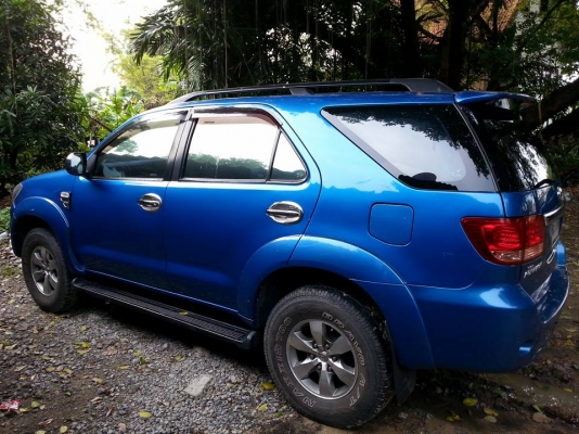 toyota fortuner ปี 05 เครื่อง 2700 เบนซิล เกียร์ออโต้ โฟร์  ติดแก๊ส lpg