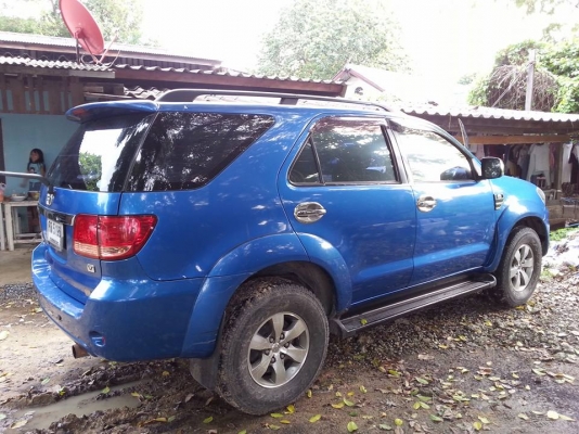 toyota fortuner ปี 05 เครื่อง 2700 เบนซิล เกียร์ออโต้ โฟร์  ติดแก๊ส lpg