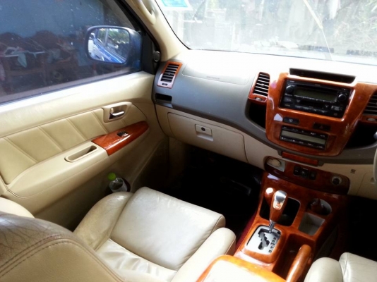 toyota fortuner ปี 05 เครื่อง 2700 เบนซิล เกียร์ออโต้ โฟร์  ติดแก๊ส lpg