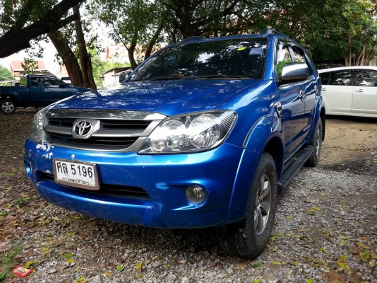 toyota fortuner ปี 05 เครื่อง 2700 เบนซิล เกียร์ออโต้ โฟร์  ติดแก๊ส lpg