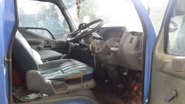 ขายหกล้อ MITSUBISHI 6ล้สภาพพร้อใใช้งาน เครื่องดี ยางสวย หัวเดิมบาง เอกสารเล่มทะเบียนพร้อมโอน