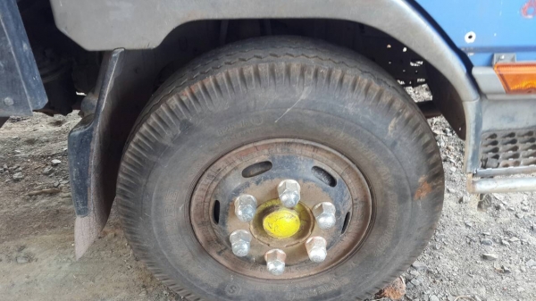 ขายหกล้อ MITSUBISHI 6ล้สภาพพร้อใใช้งาน เครื่องดี ยางสวย หัวเดิมบาง เอกสารเล่มทะเบียนพร้อมโอน