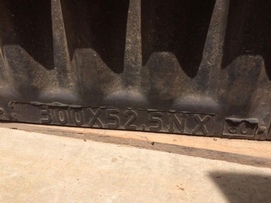 ขายแทรคยาง ใช้กับ รถขุด KOMATSU PC20/25/27 นำเข้าจากญี่ปุ่น ติดต่อ 081-2990958/089-8368497 (เจ้าของขายเอง)