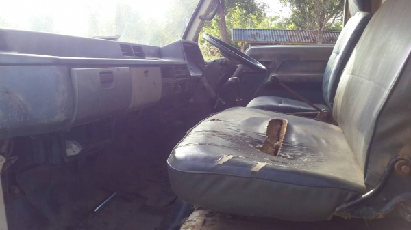 ขายหกล้อดั้ม MITSUBISHI 115แรงดั้ม ครื่องเกียร์ดี คีชชีสวย ยางพร้อมใช้เกียร์สั้น ปี37ทะเบียนภาษีไม่ขาด พร้อมโอน