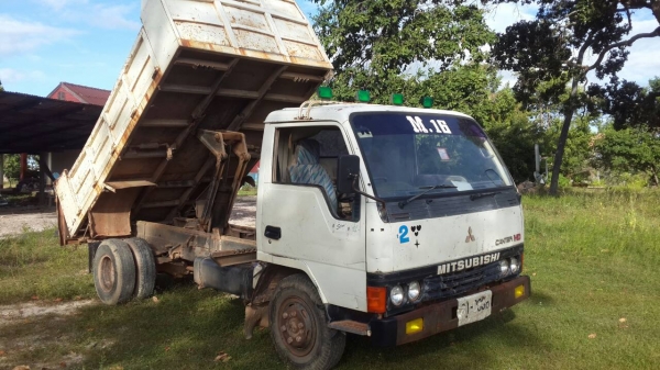 ขายหกล้อดั้ม MITSUBISHI 115แรงดั้ม ครื่องเกียร์ดี คีชชีสวย ยางพร้อมใช้เกียร์สั้น ปี37ทะเบียนภาษีไม่ขาด พร้อมโอน