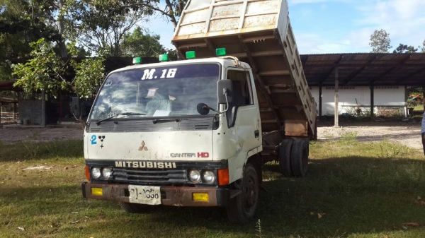 ขายหกล้อดั้ม MITSUBISHI 115แรงดั้ม ครื่องเกียร์ดี คีชชีสวย ยางพร้อมใช้เกียร์สั้น ปี37ทะเบียนภาษีไม่ขาด พร้อมโอน