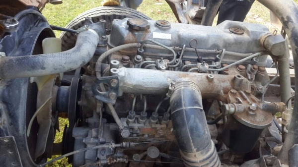 ขายหกล้อดั้ม MITSUBISHI 115แรงดั้ม ครื่องเกียร์ดี คีชชีสวย ยางพร้อมใช้เกียร์สั้น ปี37ทะเบียนภาษีไม่ขาด พร้อมโอน