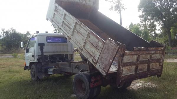 ขายหกล้อดั้ม MITSUBISHI 115แรงดั้ม ครื่องเกียร์ดี คีชชีสวย ยางพร้อมใช้เกียร์สั้น ปี37ทะเบียนภาษีไม่ขาด พร้อมโอน