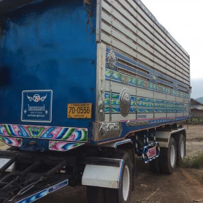 ลูกพ่วงสามเพลาดั้ม