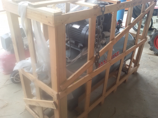 ขายปั๊มลมใหม่ 300 ลิตร ขนาด5.5 HPไฟ380 โวล 3 สาย