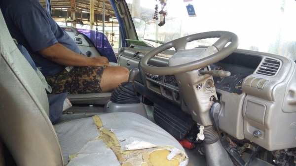 ISUZU NPR 71PY52Yเครื่องEHG1- 130แรงม้า รถปี 44 ( ราคา 388,000บาท) กระบะยาว 4.30 เมตร เกียร์สั้น เคร