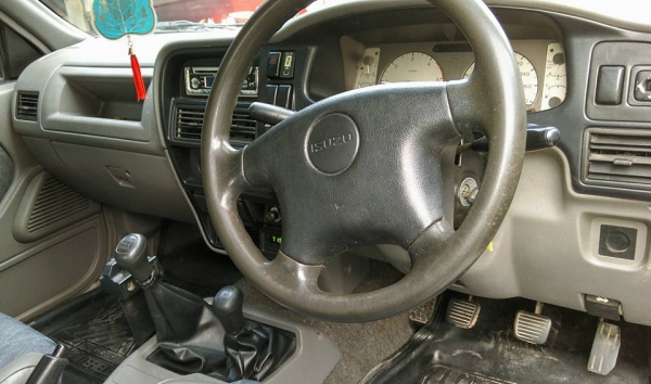 Isuzu cab4 LS 4WD turbo 2001 ถูกสุดๆ Isuzu cab4 LS 4WD turbo 2001 ถูกสุดๆ