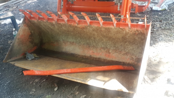 ขาย บุ๊งกี๋ ตราช้าง LA588 ใส่ kubota l4708 ถูกๆ ขาย บุ๊งกี๋ ตราช้าง LA588 ใส่ kubota l4708 ถูกๆ