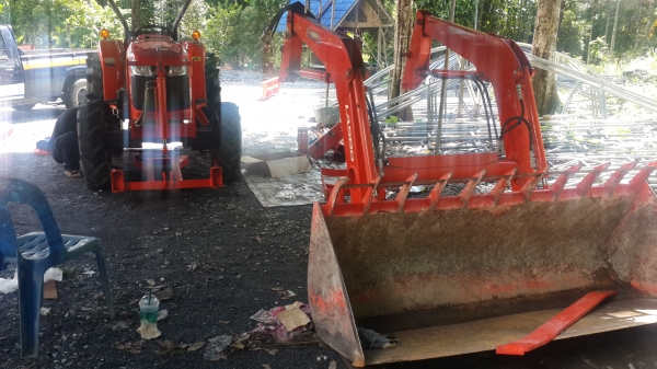 ขาย บุ๊งกี๋ ตราช้าง LA588 ใส่ kubota l4708 ถูกๆ ขาย บุ๊งกี๋ ตราช้าง LA588 ใส่ kubota l4708 ถูกๆ