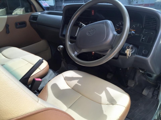 ขายรถตู้หลังคาสูง รุ่น commuter ปี 2004 เครื่อง 3000 cc ดีเซล แต่ง ViP เครื่องดี รถสวย ขับดี วิ่งเงียบ วิ่งนิ่ม แอร์เย็น มีจอ 2 จอ ใช้งานได้ปกติ. มีประกันชั้น 1