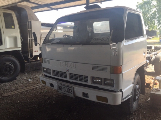 รถ 6 ล้อ ISUZU NPR 120 แรง