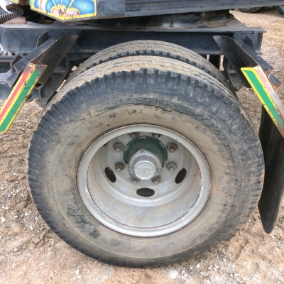 ลูกพ่วงสองเพลาดั้ม.