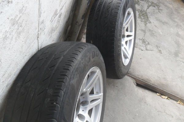 ล้อแม็ก 15นิ้ว 6รู พร้อมยาง สวยๆ 1 คู่ ราคา 2700 บาท ล้อแม็ก 15นิ้ว 6รู พร้อมยาง สวยๆ 1 คู่ ราคา 2700 บาท