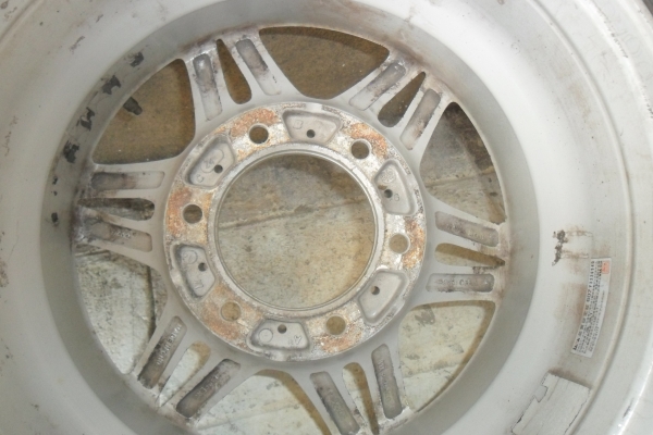 ล้อแม็ก 15นิ้ว 6รู พร้อมยาง สวยๆ 1 คู่ ราคา 2700 บาท ล้อแม็ก 15นิ้ว 6รู พร้อมยาง สวยๆ 1 คู่ ราคา 2700 บาท