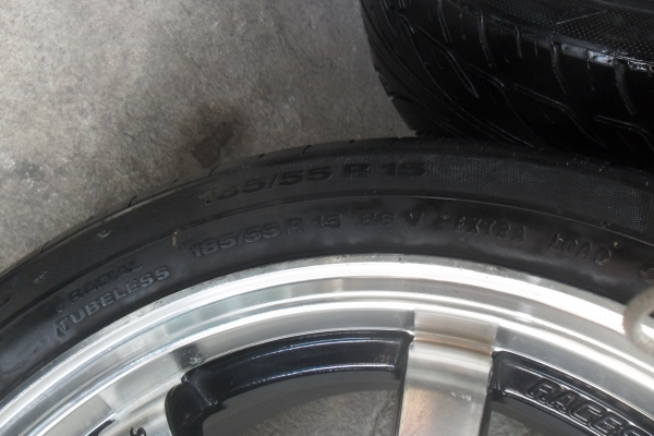 ล้อแม็ก 15นิ้ว 4รู พร้อมยาง สวยๆ 4 ล้อ ราคา 4900 บาท