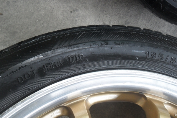 ล้อแม็ก 15นิ้ว 4รู พร้อมยาง สวยๆ 4 ล้อ ราคา 4900 บาท