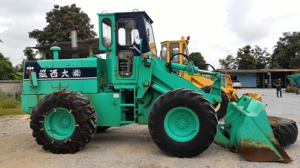 ถึงไทยแล้วจ้า KOMATSU 515-2 เครื่อง komatsu สภาพเดิมๆ สวย พร้อมใช้งาน นำเข้าจากญี่ปุ่น โทร.090-986-2521 อ๊อบ