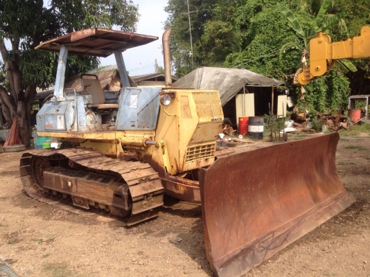 ขายรถแทรคเตอร์ KOMATSU D41E-6 เครื่องคอมมิ้น 6 สูบ โซ่ดี แผ่นสวย บูทกลม เอกสารสัญญาซื้อขาย
