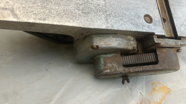 กบไสไม้ไฟฟ้า makita ขนาด 5 นิ้ว ตัวนี้ผลิตจาก MAKITA ญี่ปุ่น ใช้ไฟ 220 V.