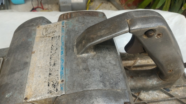 กบไสไม้ไฟฟ้า makita ขนาด 5 นิ้ว ตัวนี้ผลิตจาก MAKITA ญี่ปุ่น ใช้ไฟ 220 V.