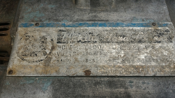 กบไสไม้ไฟฟ้า makita ขนาด 5 นิ้ว ตัวนี้ผลิตจาก MAKITA ญี่ปุ่น ใช้ไฟ 220 V.