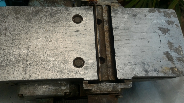 กบไสไม้ไฟฟ้า makita ขนาด 5 นิ้ว ตัวนี้ผลิตจาก MAKITA ญี่ปุ่น ใช้ไฟ 220 V.