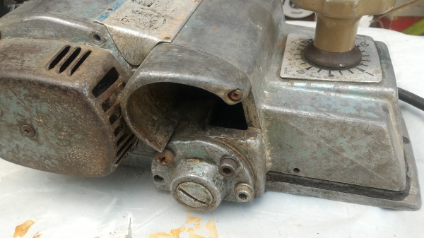 กบไสไม้ไฟฟ้า makita ขนาด 5 นิ้ว ตัวนี้ผลิตจาก MAKITA ญี่ปุ่น ใช้ไฟ 220 V.