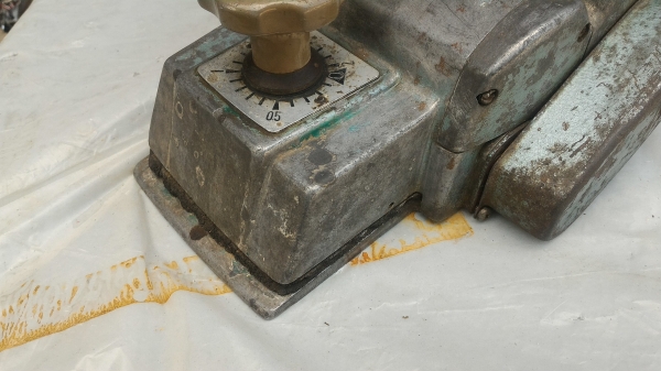 กบไสไม้ไฟฟ้า makita ขนาด 5 นิ้ว ตัวนี้ผลิตจาก MAKITA ญี่ปุ่น ใช้ไฟ 220 V.